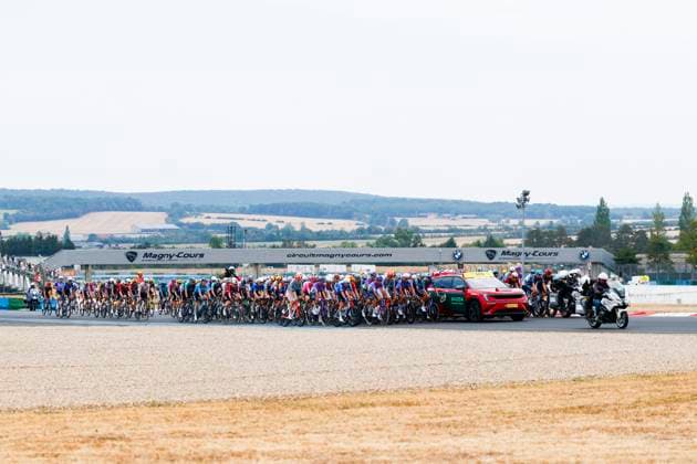 Tour de France 2026 Stage 12 CHALON-SUR-SAONE, FRANCE - JULY 16 : Illustration picture of the start of the race during stage 12 of the 113rd edition of Tour de France an UCI World Tour 2.UWT cycling road race stage for Men Elite of 181 km with start in Circuit Nevers Magny-Cours and finish in Chalon-sur-Saone on July 16, 2026 in Chalon-sur-Saone, France, 16 07 2026 Chalon-sur-Saone France  Copyright: xLucaxBettinix