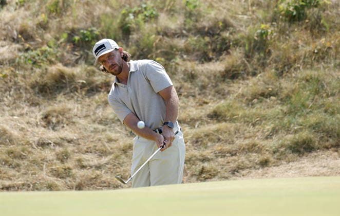 154th Open Golf Championships - Round 1 Tommy Fleetwood of England chips the ball on to the green on the 7th hole during Round 1 at the British Open Golf Championships at Royal Birkdale in Southport, Britain, 16 July 2026. SOUTHPORT United Kingdom  Copyright: xADAMxVAUGHANx