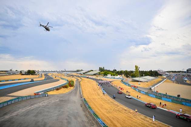 Tour de France 2026 Stage 12 CHALON-SUR-SAONE, FRANCE - JULY 16 : Illustration picture of the start of the race during stage 12 of the 113rd edition of Tour de France an UCI World Tour 2.UWT cycling road race stage for Men Elite of 181 km with start in Circuit Nevers Magny-Cours and finish in Chalon-sur-Saone on July 16, 2026 in Chalon-sur-Saone, France, 16 07 2026 Chalon-sur-Saone France  Copyright: xTomasxSiskx