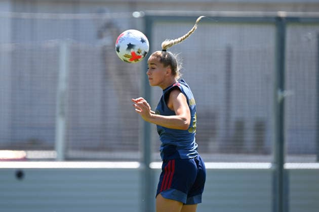 Giulia GWINN (FCB) beim individuellen Training, Kopfball, Aktion,Einzelbild,angeschnittenes Einzelmotiv,Halbfigur,halbe Figur. Training Bayern Muenchen Frauen am 16.07.2026. Fussball Google Pixel Bundesliga der Frauen Saison 2026 2027, *** Giulia GWINN (FCB) during individual training, header, action, single frame, cropped close-up, half-length shot, Bayern Munich Women s team training on July 16, 2026; soccer, Google Pixel, Women s Bundesliga, 2026–2027 season,