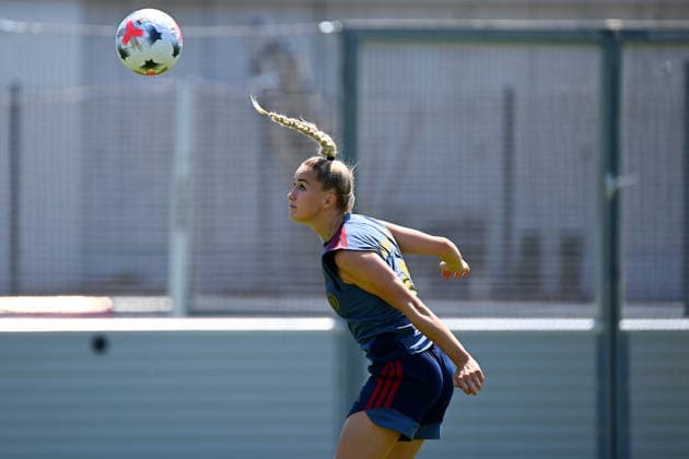 Giulia GWINN (FCB) beim individuellen Training, Kopfball, Aktion,Einzelbild,angeschnittenes Einzelmotiv,Halbfigur,halbe Figur. Training Bayern Muenchen Frauen am 16.07.2026. Fussball Google Pixel Bundesliga der Frauen Saison 2026 2027, *** Giulia GWINN (FCB) during individual training, header, action, single frame, cropped close-up, half-length shot, Bayern Munich Women s team training on July 16, 2026; soccer, Google Pixel, Women s Bundesliga, 2026–2027 season,