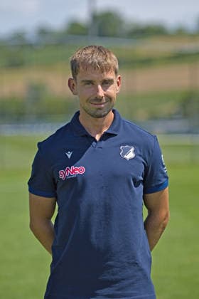 Tobias Dipoli Wieser (Physiotherapeut); TSG Hoffenheim II; 3.Liga, Portraittermin 2026 2027 Zuzenhausen *** Tobias Dipoli Wieser, Physical Therapist for TSG Hoffenheim II (3. Liga), Photo Shoot 2026–2027, Zuzenhausen Copyright: xEibner-Pressefoto JoergxHirschx EP_JHH