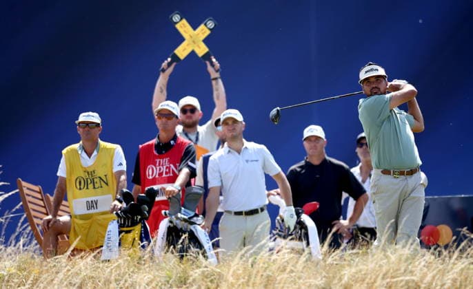 154th Open Golf Championships - Round 1 Jason Day (R) of Australia tees off on the 10th hole during Round 1 at the British Open Golf Championships at Royal Birkdale in Southport, Britain, 16 July 2026. SOUTHPORT United Kingdom  Copyright: xADAMxVAUGHANx