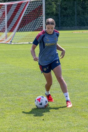 Ella Rauscha (FC Bayern Muenchen Frauen II, 18) FC Bayern Muenchen Frauen, Fussball, Google Pixel Frauen-Bundesliga, Trainingseinheit, Saison 2026 2027, 16.07.2026. Foto: HMB Media Franz Feiner *** Ella Rauscha, FC Bayern Munich Women II, 18, FC Bayern Munich Women, soccer, Google Pixel Women s Bundesliga, training session, 2026–2027 season, July 16, 2026, photo by HMB Media, Franz Feiner Copyright: HMBxMedia FranzxFeiner
