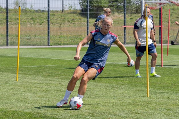 Magdalena Eriksson (FC Bayern Muenchen Frauen, 05) FC Bayern Muenchen Frauen, Fussball, Google Pixel Frauen-Bundesliga, Trainingseinheit, Saison 2026 2027, 16.07.2026. Foto: HMB Media Franz Feiner *** Magdalena Eriksson, FC Bayern Munich Women, 05 FC Bayern Munich Women, Soccer, Google Pixel Women s Bundesliga, Training Session, 2026–2027 Season, July 16, 2026, Photo by HMB Media, Franz Feiner Copyright: HMBxMedia FranzxFeiner