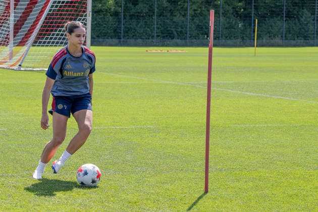 Neuzugang Kassandra Potsi (FC Bayern Muenchen Frauen, 06) FC Bayern Muenchen Frauen, Fussball, Google Pixel Frauen-Bundesliga, Trainingseinheit, Saison 2026 2027, 16.07.2026. Foto: HMB Media Franz Feiner *** New Signing Kassandra Potsi, FC Bayern Munich Women, 06 FC Bayern Munich Women, Soccer, Google Pixel Women s Bundesliga, Training Session, 2026–2027 Season, July 16, 2026, Photo by HMB Media, Franz Feiner Copyright: HMBxMedia FranzxFeiner