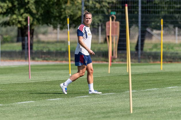 Clara Schoene (Co-Trainerin, FC Bayern Muenchen Frauen) FC Bayern Muenchen Frauen, Fussball, Google Pixel Frauen-Bundesliga, Trainingseinheit, Saison 2026 2027, 16.07.2026. Foto: HMB Media Franz Feiner *** Clara Schoene, Assistant Coach, FC Bayern Munich Women FC Bayern Munich Women, Soccer, Google Pixel Women s Bundesliga, Training Session, 2026–2027 Season, July 16, 2026 Photo: HMB Media, Franz Feiner Copyright: HMBxMedia FranzxFeiner