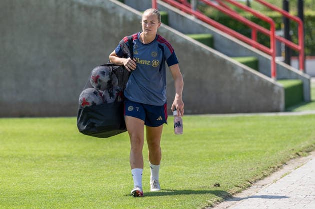 Magdalena Eriksson (FC Bayern Muenchen Frauen, 05) FC Bayern Muenchen Frauen, Fussball, Google Pixel Frauen-Bundesliga, Trainingseinheit, Saison 2026 2027, 16.07.2026. Foto: HMB Media Franz Feiner *** Magdalena Eriksson, FC Bayern Munich Women, 05 FC Bayern Munich Women, Soccer, Google Pixel Women s Bundesliga, Training Session, 2026–2027 Season, July 16, 2026, Photo by HMB Media, Franz Feiner Copyright: HMBxMedia FranzxFeiner