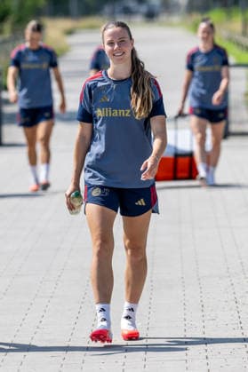 Neuzugang Sarah Mattner (FC Bayern Muenchen Frauen, 11) FC Bayern Muenchen Frauen, Fussball, Google Pixel Frauen-Bundesliga, Trainingseinheit, Saison 2026 2027, 16.07.2026. Foto: HMB Media Franz Feiner *** New signing Sarah Mattner, FC Bayern Munich Women, 11 FC Bayern Munich Women, soccer, Google Pixel Women s Bundesliga, training session, 2026–2027 season, July 16, 2026. Photo: HMB Media, Franz Feiner Copyright: HMBxMedia FranzxFeiner