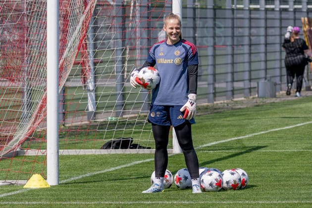 Neuzugang Regina van Eijk (Torfrau, FC Bayern Muenchen Frauen, 22) FC Bayern Muenchen Frauen, Fussball, Google Pixel Frauen-Bundesliga, Trainingseinheit, Saison 2026 2027, 16.07.2026. Foto: HMB Media Franz Feiner *** New signing Regina van Eijk, goalkeeper, FC Bayern Munich Women, 22, FC Bayern Munich Women, soccer, Google Pixel Women s Bundesliga, training session, 2026–2027 season, July 16, 2026, photo by HMB Media, Franz Feiner Copyright: HMBxMedia FranzxFeiner