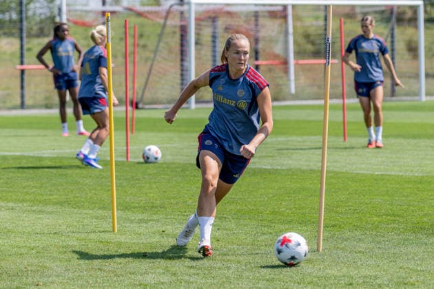 Magdalena Eriksson (FC Bayern Muenchen Frauen, 05) FC Bayern Muenchen Frauen, Fussball, Google Pixel Frauen-Bundesliga, Trainingseinheit, Saison 2026 2027, 16.07.2026. Foto: HMB Media Franz Feiner *** Magdalena Eriksson, FC Bayern Munich Women, 05 FC Bayern Munich Women, Soccer, Google Pixel Women s Bundesliga, Training Session, 2026–2027 Season, July 16, 2026, Photo by HMB Media, Franz Feiner Copyright: HMBxMedia FranzxFeiner