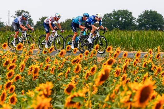 Tour de France 2026 Stage 12 CHALON-SUR-SAONE, FRANCE - JULY 16 : Hessmann Michel (GER) of Movistar Team leading the escape pack during stage 12 of the 113rd edition of Tour de France an UCI World Tour 2.UWT cycling road race stage for Men Elite of 181 km with start in Circuit Nevers Magny-Cours and finish in Chalon-sur-Saone on July 16, 2026 in Chalon-sur-Saone, France, 16 07 2026 Chalon-sur-Saone France  Copyright: xLucaxBettinix