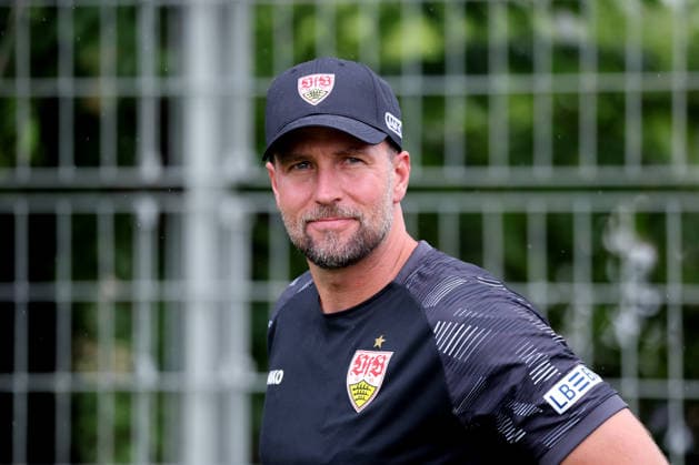16.07.26 VfB Stuttgart Training Deutschland, Stuttgart, 16.07.2026, Fussball, Bundesliga, Saison 2026 2027, VfB Stuttgart Training: Sebastian Hoeneß (Trainer). *** July 26, 2016 VfB Stuttgart Training Germany, Stuttgart, July 16, 2026, Soccer, Bundesliga, 2026–2027 Season, VfB Stuttgart Training, Sebastian Hoeneß, Coach