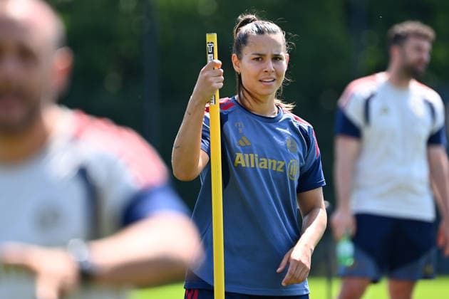 Lena OBERDORF (FCB), Aktion,Einzelbild,angeschnittenes Einzelmotiv,Halbfigur,halbe Figur. Training Bayern Muenchen Frauen am 16.07.2026. Fussball Google Pixel Bundesliga der Frauen Saison 2026 2027, *** Lena OBERDORF FCB, Action, Single Frame, Cropped Single Subject, Half-Length, Bayern Munich Women s Team Training on July 16, 2026, Soccer, Google Pixel, Women s Bundesliga, 2026–2027 Season,