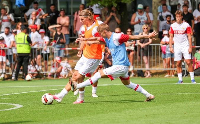 2026.07.16, Deutschland, Stuttgart, Fußball VfB Stuttgart Trainingsauftakt, Tim van der Leij, Veit Stange *** July 16, 2026, Germany, Stuttgart, Soccer: VfB Stuttgart Starts Training, Tim van der Leij, Veit Stange