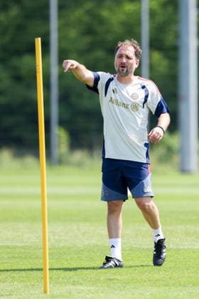 Jose Barcala (FC Bayern Muenchen, Chef-Trainer) gestikuliert im Training, GER, FC Bayern Muenchen Frauen Training, Fussball, Google Pixel Frauen-Bundesliga, Saison 2026 2027, 16.07.2026, GER, FC Bayern Muenchen Frauen Training, Fussball, Google Pixel Frauen-Bundesliga, Saison 2026 2027, 16.07.2026 Muenchen *** Jose Barcala, head coach of FC Bayern Munich, gestures during training, GER, FC Bayern Munich Women s Training, Soccer, Google Pixel Women s Bundesliga, 2026–2027 Season, July 16, 2026, GER, FC Bayern Munich Women s Training, Soccer, Google Pixel Women s Bundesliga, 2026–2027 Season, July 16, 2026, Munich Copyright: xEibner-Pressefoto JennixMaulx EP_JML