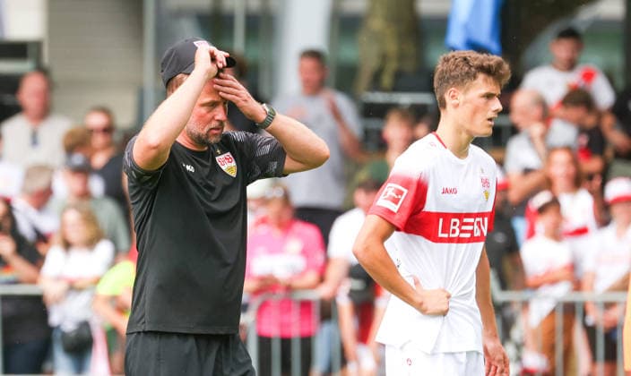 2026.07.16, Deutschland, Stuttgart, Fußball VfB Stuttgart Trainingsauftakt, VfB Trainer Sebastian Hoeneß *** July 16, 2026, Germany, Stuttgart, Soccer: VfB Stuttgart Kicks Off Training, VfB Coach Sebastian Hoeneß