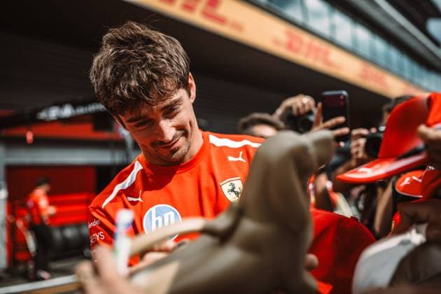 Charles Leclerc (Scuderia Ferrari HP, 16) gibt Autogramme, Grosser Preis von Belgien, Motorsport, Formel 1, Saison 2026, 16.07.2026 Grosser Preis von Belgien, Motorsport, Formel 1, Saison 2026, 16.07.2026 Spa Franchorchamps *** Charles Leclerc, Scuderia Ferrari, 16, signing autographs, Belgian Grand Prix, motorsports, Formula 1, 2026 season, July 16, 2026, Belgian Grand Prix, motorsports, Formula 1, 2026 season, July 16, 2026, Spa-Francorchamps Copyright: xEibner-Pressefoto AlexanderxNeisx EP_ANS