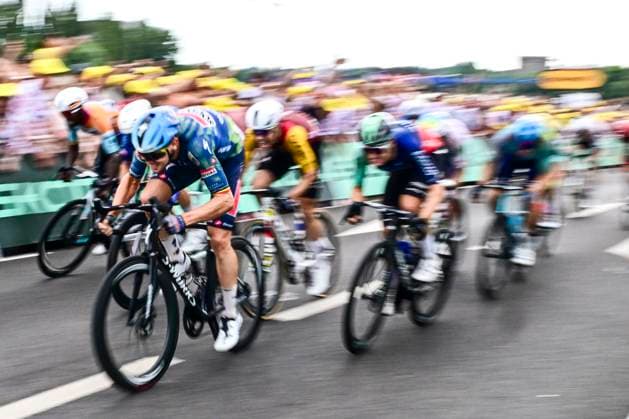 Tour de France 2026 Stage 12 CHALON-SUR-SAONE, FRANCE - JULY 16 : Merlier Tim (BEL) of Soudal Quick Step in the final sprint during stage 12 of the 113rd edition of Tour de France an UCI World Tour 2.UWT cycling road race stage for Men Elite of 181 km with start in Circuit Nevers Magny-Cours and finish in Chalon-sur-Saone on July 16, 2026 in Chalon-sur-Saone, France, 16 07 2026 Chalon-sur-Saone France  Copyright: xPeterxDexVoechtx