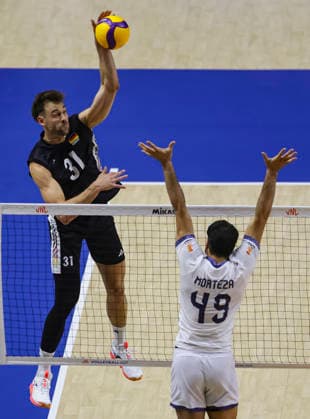 WomenÕs Volleyball Nations League - Belgrade 2026 Germany s Yann Bohme spikes the ball against IranÕs Morteza Sharifi during the MenÕs Volleyball Nations League Pool 7 match between Germany and Iran at Belgrade Arena on July 16, 2026 in Belgrade, Serbia. Belgrade Serbia Copyright: xSrdjanxStevanovicx x