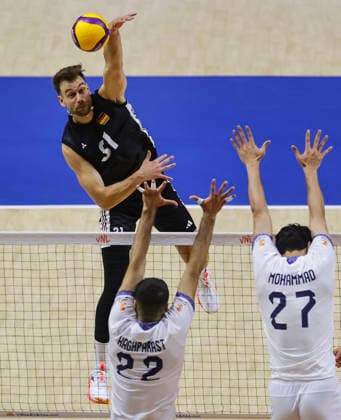 WomenÕs Volleyball Nations League - Belgrade 2026 Germany s Yann Bohme spikes the ball against IranÕs Ali Haghparast and IranÕs Mohammad Valizadeh during the MenÕs Volleyball Nations League Pool 7 match between Germany and Iran at Belgrade Arena on July 16, 2026 in Belgrade, Serbia. Belgrade Serbia Copyright: xSrdjanxStevanovicx x