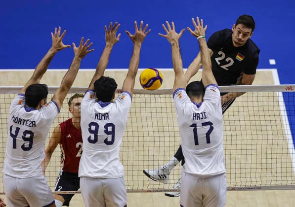 WomenÕs Volleyball Nations League - Belgrade 2026 Germany s Tobias Brand spikes the ball against IranÕs Morteza Sharifi (L) IranÕs Mohammadnima Bateni and IranÕs Ali Hajipour MoghadDam FaroUji during the MenÕs Volleyball Nations League Pool 7 match between Germany and Iran at Belgrade Arena on July 16, 2026 in Belgrade, Serbia. Belgrade Serbia Copyright: xSrdjanxStevanovicx x