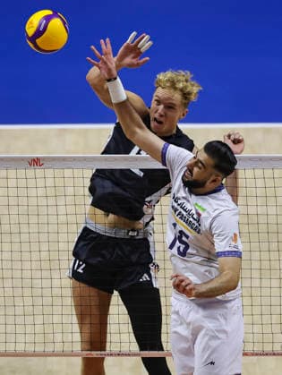 WomenÕs Volleyball Nations League - Belgrade 2026 Germany s Anton Brehme competes for the ball against IranÕs Arshia Behnezhad during the MenÕs Volleyball Nations League Pool 7 match between Germany and Iran at Belgrade Arena on July 16, 2026 in Belgrade, Serbia. Belgrade Serbia Copyright: xSrdjanxStevanovicx x