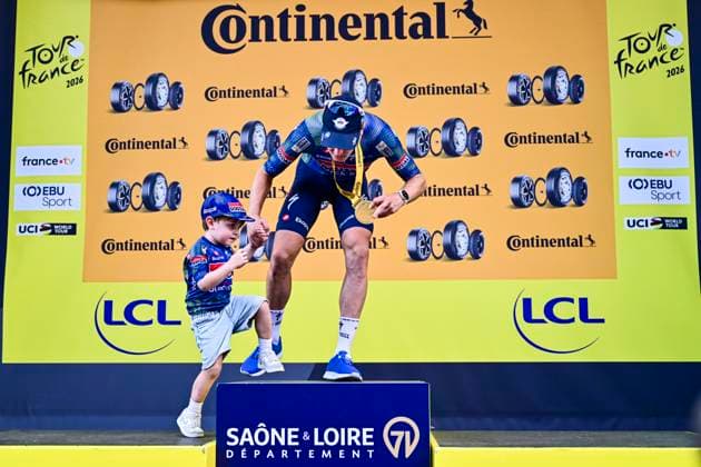 Tour de France 2026 Stage 12 CHALON-SUR-SAONE, FRANCE - JULY 16 : Merlier Tim (BEL) of Soudal Quick Step on the podium with his son during stage 12 of the 113rd edition of Tour de France an UCI World Tour 2.UWT cycling road race stage for Men Elite of 181 km with start in Circuit Nevers Magny-Cours and finish in Chalon-sur-Saone on July 16, 2026 in Chalon-sur-Saone, France, 16 07 2026 Chalon-sur-Saone France  Copyright: xPeterxDexVoechtx