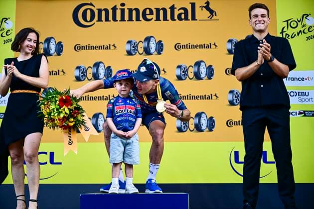Tour de France 2026 Stage 12 CHALON-SUR-SAONE, FRANCE - JULY 16 : Merlier Tim (BEL) of Soudal Quick Step on the podium with his son during stage 12 of the 113rd edition of Tour de France an UCI World Tour 2.UWT cycling road race stage for Men Elite of 181 km with start in Circuit Nevers Magny-Cours and finish in Chalon-sur-Saone on July 16, 2026 in Chalon-sur-Saone, France, 16 07 2026 Chalon-sur-Saone France  Copyright: xPeterxDexVoechtx