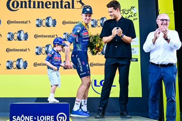 Tour de France 2026 Stage 12 CHALON-SUR-SAONE, FRANCE - JULY 16 : Merlier Tim (BEL) of Soudal Quick Step on the podium with his son during stage 12 of the 113rd edition of Tour de France an UCI World Tour 2.UWT cycling road race stage for Men Elite of 181 km with start in Circuit Nevers Magny-Cours and finish in Chalon-sur-Saone on July 16, 2026 in Chalon-sur-Saone, France, 16 07 2026 Chalon-sur-Saone France  Copyright: xPeterxDexVoechtx