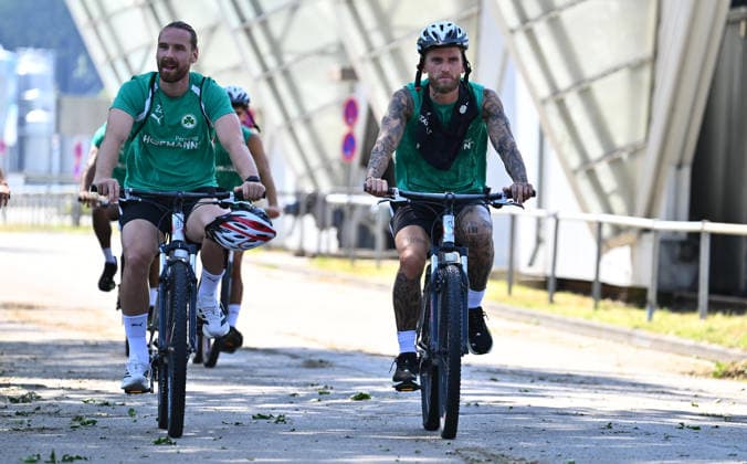 16.07.2026 - Fussball - 2. Bundesliga - Saison 2026 2027 - SpVgg Greuther Fürth Fuerth - Trainingslager Bad Wörishofen - - xwoxzix - Jannis Heuer (22, SpVgg Greuther Fürth ) Ole Pohlmann (10, SpVgg Greuther Fürth ) auf Fahrrad *** July 16, 2026 Soccer 2. Bundesliga 2026–2027 Season SpVgg Greuther Fürth Training Camp in Bad Wörishofen xwoxzix Jannis Heuer 22, SpVgg Greuther Fürth Ole Pohlmann 10, SpVgg Greuther Fürth on a bike