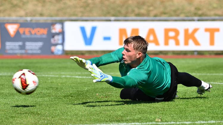 16.07.2026 - Fussball - 2. Bundesliga - Saison 2026 2027 - SpVgg Greuther Fürth Fuerth - Trainingslager Bad Wörishofen - - xwoxzix - Florian Hellstern (1, SpVgg Greuther Fürth ) *** July 16, 2026 Soccer 2. Bundesliga 2026–2027 Season SpVgg Greuther Fürth Fürth Training Camp in Bad Wörishofen xwoxzix Florian Hellstern 1, SpVgg Greuther Fürth