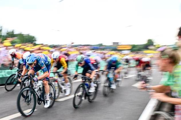 Tour de France 2026 Stage 12 CHALON-SUR-SAONE, FRANCE - JULY 16 : Merlier Tim (BEL) of Soudal Quick Step in the final sprint during stage 12 of the 113rd edition of Tour de France an UCI World Tour 2.UWT cycling road race stage for Men Elite of 181 km with start in Circuit Nevers Magny-Cours and finish in Chalon-sur-Saone on July 16, 2026 in Chalon-sur-Saone, France, 16 07 2026 Chalon-sur-Saone France  Copyright: xPeterxDexVoechtx