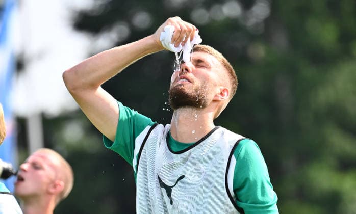 16.07.2026 - Fussball - 2. Bundesliga - Saison 2026 2027 - SpVgg Greuther Fürth Fuerth - Trainingslager Bad Wörishofen - - xwoxzix - Doni Edon Arifi (28, SpVgg Greuther Fürth ) Erfrischung *** July 16, 2026 Soccer 2. Bundesliga 2026–2027 Season SpVgg Greuther Fürth Fürth Training Camp Bad Wörishofen xwoxzix Doni Edon Arifi 28, SpVgg Greuther Fürth Refreshment