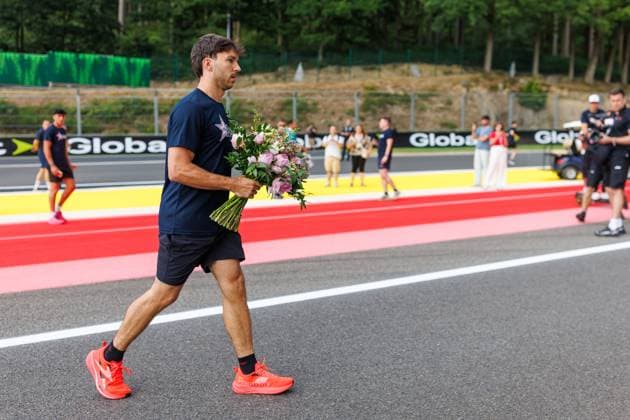 Pierre Gasly (BWT Alpine F1 Team, 10) bringt Blumen zur Gedenkstaette des 2019 hier toedlich verunglueckten Anthoine Hubert, Grosser Preis von Belgien, Motorsport, Formel 1, Saison 2026, 16.07.2026 Grosser Preis von Belgien, Motorsport, Formel 1, Saison 2026, 16.07.2026 Spa Franchorchamps *** Pierre Gasly of the BWT Alpine F1 Team, No. 10, lays flowers at the memorial for Anthoine Hubert, who was killed in a crash here in 2019; Belgian Grand Prix, Motorsports, Formula 1, 2026 Season, July 16, 2026 Belgian Grand Prix, Motorsports, Formula 1, 2026 Season, July 16, 2026 Spa-Francorchamps Copyright: xEibner-Pressefoto AlexanderxNeisx EP_ANS