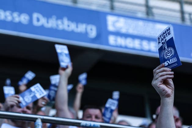 Fussball, 3.Liga Saison 2026 2027 Außerordentliche Mitgliederversammlung MSV Duisburg 16.07.2026, schauinsland-reisen-arena Stimmkarten Duisburg schauinsland-reisen-arena Nordrhein-Westfalen Deutschland *** Sports, Soccer, 3rd Division, 2026–2027 Season; MSV Duisburg Extraordinary General Meeting, July 16, 2026, Schauinsland Reisen Arena; Voting Cards, Duisburg Schauinsland Reisen Arena, North Rhine-Westphalia, Germany