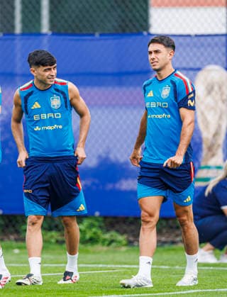 Spain national team, Nationalteam World Cup 16 07 2026 Pedro Gonzalez Pedri of Spain (L) and Martin Zubimendi of Spain (R) during the Spanish national team s training session at Melanie Lane Training Grounds, New Jersey, United States of America on July 16, 2026. Photo (PGS Photo Agency) New Jersey usa Copyright: xPGSxPhotoxAgencyx