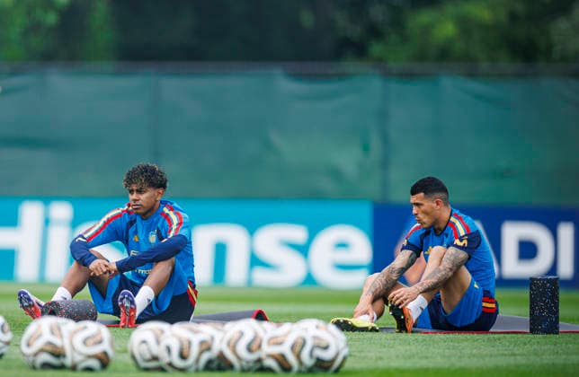 Spain national team, Nationalteam World Cup 16 07 2026 Lamine Yamal of Spain (L) and Pedro Porro of Spain (R) during the Spanish national team s training session at Melanie Lane Training Grounds, New Jersey, United States of America on July 16, 2026. Photo (PGS Photo Agency) New Jersey usa Copyright: xPGSxPhotoxAgencyx