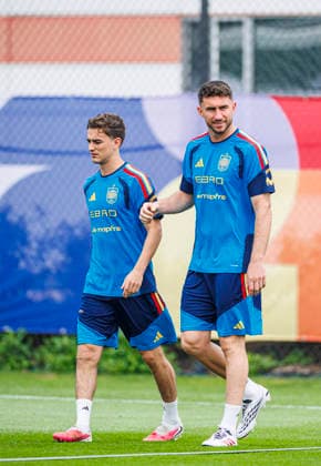 Spain national team, Nationalteam World Cup 16 07 2026 Pablo Gavi of Spain (R) and Aymeric Laporte of Spain (R) during the Spanish national team s training session at Melanie Lane Training Grounds, New Jersey, United States of America on July 16, 2026. Photo (PGS Photo Agency) New Jersey usa Copyright: xPGSxPhotoxAgencyx