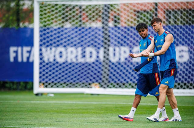 Spain national team, Nationalteam World Cup 16 07 2026 Lamine Yamal of Spain (L) and Fabian Ruiz of Spain (R) during the Spanish national team s training session at Melanie Lane Training Grounds, New Jersey, United States of America on July 16, 2026. Photo (PGS Photo Agency) New Jersey usa Copyright: xPGSxPhotoxAgencyx