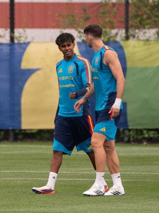 Spain trains under Canadian wildfire smoke ahead of FIFA World Cup, WM, Weltmeisterschaft, Fussball Final EAST HANOVER, NEW JERSEY, UNITED STATES - JULY 16: Players of Spanish national team, Nationalteam take part in training session for the 2026 FIFA World Cup final against Argentina at the Gotham Training Facility in New Jersey on July 16, 2026. Lamine Yamal and Pedro Porro took part in light individual stretching during the open portion of training instead of the team s passing drills. Spain trained under hazy skies as smoke from ongoing Canadian wildfires reduced air quality and visibility across the New York metropolitan area ahead of Sunday s final at New York New Jersey Stadium. Lokman Vural Elibol Anadolu New Jersey United States. Editorial use only. Please get in touch for any other usage.  Copyright: x2026xAnadoluxLokmanxVuralxElibolx