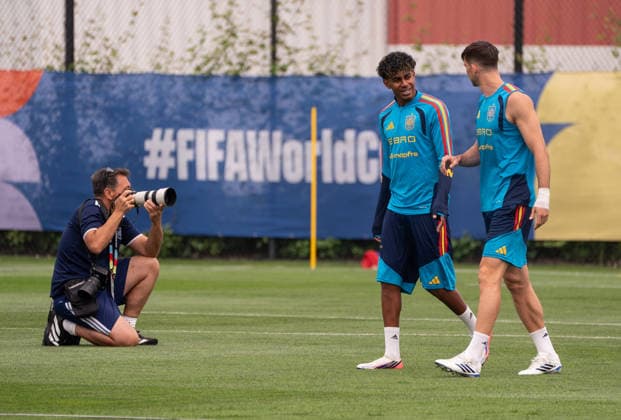 Spain trains under Canadian wildfire smoke ahead of FIFA World Cup, WM, Weltmeisterschaft, Fussball Final EAST HANOVER, NEW JERSEY, UNITED STATES - JULY 16: Players of Spanish national team, Nationalteam take part in training session for the 2026 FIFA World Cup final against Argentina at the Gotham Training Facility in New Jersey on July 16, 2026. Lamine Yamal and Pedro Porro took part in light individual stretching during the open portion of training instead of the team s passing drills. Spain trained under hazy skies as smoke from ongoing Canadian wildfires reduced air quality and visibility across the New York metropolitan area ahead of Sunday s final at New York New Jersey Stadium. Lokman Vural Elibol Anadolu New Jersey United States. Editorial use only. Please get in touch for any other usage.  Copyright: x2026xAnadoluxLokmanxVuralxElibolx