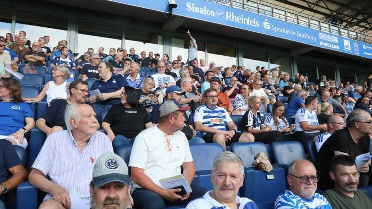 MSV Duisburg Mitgliederversammlung in der Schauinslandreisen-Arena in Duisburg ** NUR FÜR REDAKTIONELLE ZWECKE ** EDITORIAL USE ONLY **<p>MSV Duisburg Mitgliederversammlung am Donnerstag den 16.Juli 2026 in der Schauinslandreisen-Arena in Duisburg Foto : Frank Oppitz FUNKE Foto Services< p> Deutschland NRW Duisburg Copyright: FrankxOppitz *** MSV Duisburg General Meeting at the Schauinslandreisen Arena in Duisburg ** FOR EDITORIAL USE ONLY ** EDITORIAL USE ONLY ** p MSV Duisburg General Meeting on Thursday, July 16, 2026, at the Schauinslandreisen Arena in Duisburg Photo by Frank Oppitz, FUNKE Photo Services p Sport Germany, North Rhine-Westphalia, Duisburg Copyright FrankxOppitz Copyright: FrankxOppitz doc86qsp1nt5lx8ths0ie8 ,EDITORIAL USE ONLY