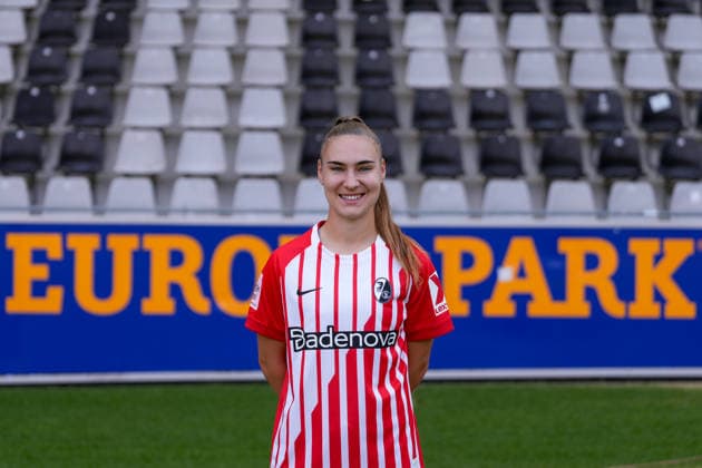 Alena Bienz; SC Freiburg; 1.BL Frauen, Porträttermin 2026 2027 Freiburg Dreisamstadion Baden-Wuerttemberg Deutschland *** Alena Bienz, SC Freiburg 1, Women s Bundesliga, Photo Shoot 2026–2027, Freiburg, Dreisamstadion, Baden-Württemberg, Germany Copyright: xAA STEINSIEK.CHx