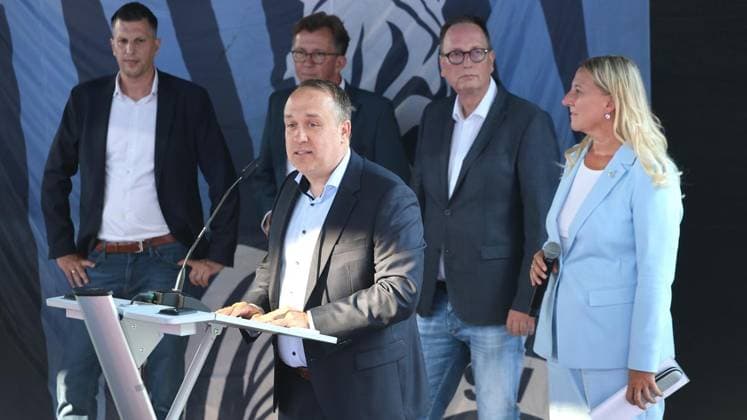 MSV Duisburg Mitgliederversammlung in der Schauinslandreisen-Arena in Duisburg ** NUR FÜR REDAKTIONELLE ZWECKE ** EDITORIAL USE ONLY **<p>MSV Duisburg Mitgliederversammlung am Donnerstag den 16.Juli 2026 in der Schauinslandreisen-Arena in Duisburg Foto : Frank Oppitz FUNKE Foto Services< p> Deutschland NRW Duisburg Copyright: FrankxOppitz *** MSV Duisburg General Meeting at the Schauinslandreisen Arena in Duisburg ** FOR EDITORIAL USE ONLY ** EDITORIAL USE ONLY ** p MSV Duisburg General Meeting on Thursday, July 16, 2026, at the Schauinslandreisen Arena in Duisburg Photo by Frank Oppitz, FUNKE Photo Services p Sport Germany, North Rhine-Westphalia, Duisburg Copyright FrankxOppitz Copyright: FrankxOppitz doc86qt050qmmu12xb8bttc ,EDITORIAL USE ONLY