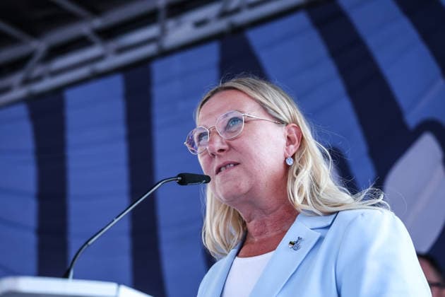 Fussball, 3.Liga Saison 2026 2027 Außerordentliche Mitgliederversammlung MSV Duisburg 16.07.2026, schauinsland-reisen-arena Veronika Henschel-Grontzki (Kandidatin aus dem Team Verantwortung) Duisburg schauinsland-reisen-arena Nordrhein-Westfalen Deutschland *** Sports, Soccer, 3rd Division Season 2026–2027 Extraordinary General Meeting of MSV Duisburg, July 16, 2026, Schauinsland Reisen Arena, Veronika Henschel Grontzki, candidate from the Team Verantwortung Duisburg group, Schauinsland Reisen Arena, North Rhine-Westphalia, Germany