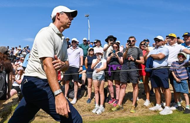 Rory McIlroy (NIR) walks off the 3rd Green 154th Open Golf Championships, Royal Birkdale, Southport, UK - 16 Jul 2026Southport Royal Birkdale United Kingdom  Copyright: xGreigxCowie Shutterstockx 16988293ek