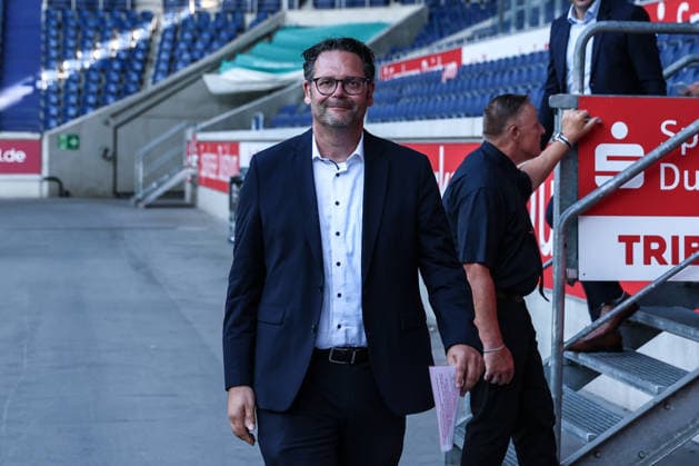 Fussball, 3.Liga Saison 2026 2027 Außerordentliche Mitgliederversammlung MSV Duisburg 16.07.2026, schauinsland-reisen-arena Simon Taczkowski (Team Paradis) Duisburg schauinsland-reisen-arena Nordrhein-Westfalen Deutschland *** Sports, Soccer, 3rd Division, 2026–2027 Season; MSV Duisburg Extraordinary General Meeting, July 16, 2026, Schauinsland Reisen Arena; Simon Taczkowski, Team Paradis Duisburg, Schauinsland Reisen Arena, North Rhine-Westphalia, Germany