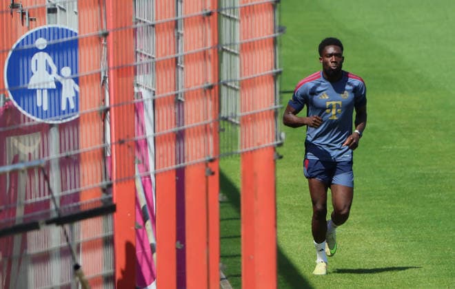 16.07.2026, FC Bayern Training , Saebenerstrasse Muenchen, Fussball, im Bild: Alphons Davies (FC Bayern Muenchen) *** July 16, 2026, FC Bayern Training, Saebenerstrasse, Munich, Soccer, Sports, Pictured: Alphons Davies, FC Bayern Munich