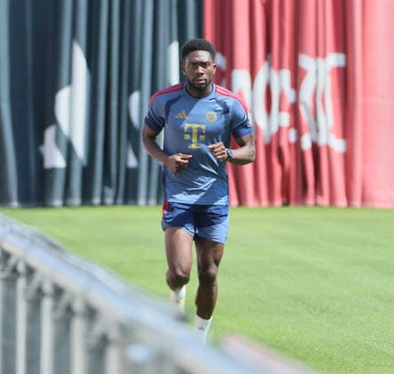 16.07.2026, FC Bayern Training , Saebenerstrasse Muenchen, Fussball, im Bild: Alphons Davies (FC Bayern Muenchen) *** July 16, 2026, FC Bayern Training, Saebenerstrasse, Munich, Soccer, Sports, Pictured: Alphons Davies, FC Bayern Munich